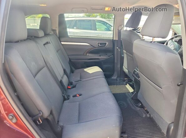 5TDBZRFH5HS420622 2017 TOYOTA HIGHLANDER Burgundy უკანა სალონის ხედი