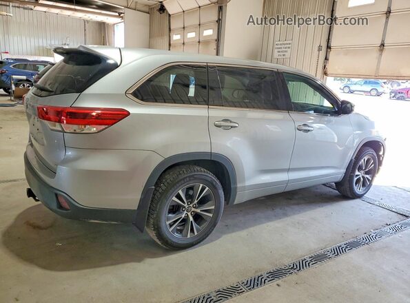 5TDBZRFH5JS805880 2018 TOYOTA HIGHLANDER Silver Задня права чверть