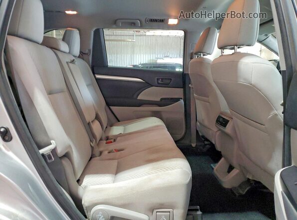 5TDBZRFH5JS805880 2018 TOYOTA HIGHLANDER Silver Вид задньої частини салону