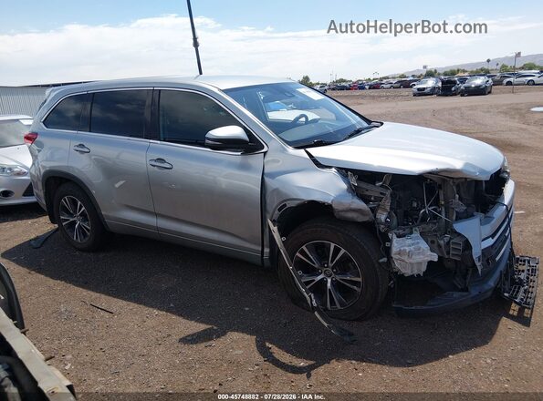 5TDBZRFH6JS821523 2018 TOYOTA HIGHLANDER Silver Vista interior trasera