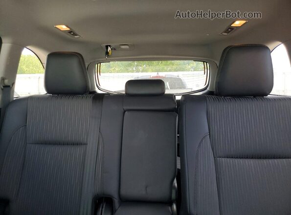 5TDBZRFH6JS880426 2018 TOYOTA HIGHLANDER Silver Rear seats view