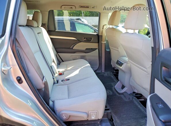 5TDBZRFH6JS888011 2018 TOYOTA HIGHLANDER Silver უკანა სალონის ხედი