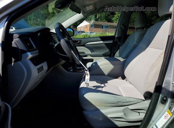 5TDBZRFH6JS888011 2018 TOYOTA HIGHLANDER Silver წინა სალონის ხედი