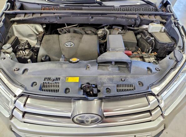 5TDBZRFH7HS379670 2017 TOYOTA HIGHLANDER Silver Widok komory silnika