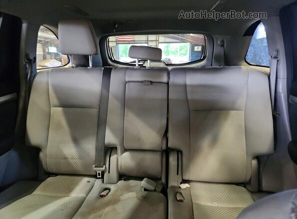 5TDBZRFH7HS379670 2017 TOYOTA HIGHLANDER Silver Widok tylnych siedzeń