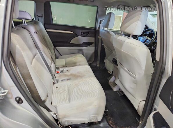 5TDBZRFH7HS379670 2017 TOYOTA HIGHLANDER Silver Widok wnętrza z tyłu