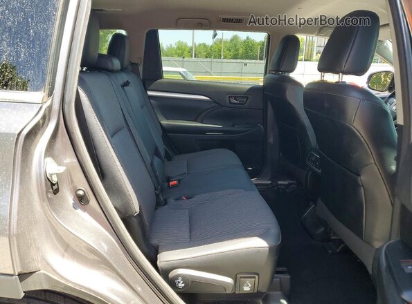 5TDBZRFH9JS843287 2018 TOYOTA HIGHLANDER Gray უკანა სალონის ხედი