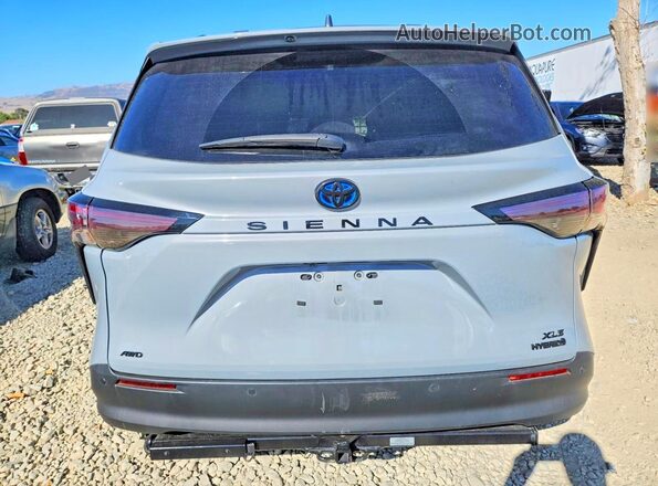 5TDCSKFC0RS126812 2024 TOYOTA SIENNA Silver უკანა ხედი
