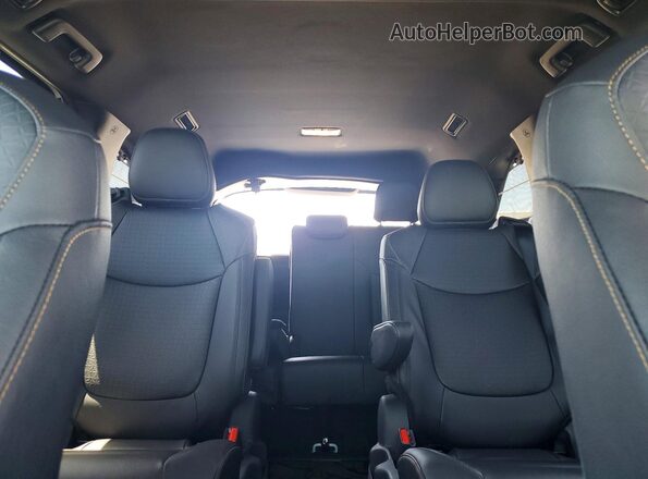 5TDCSKFC2TS259823 2026 TOYOTA SIENNA White Widok tylnych siedzeń