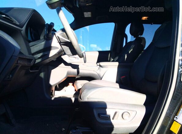 5TDCSKFC9SS163413 2025 TOYOTA SIENNA Черный Вид салона спереди
