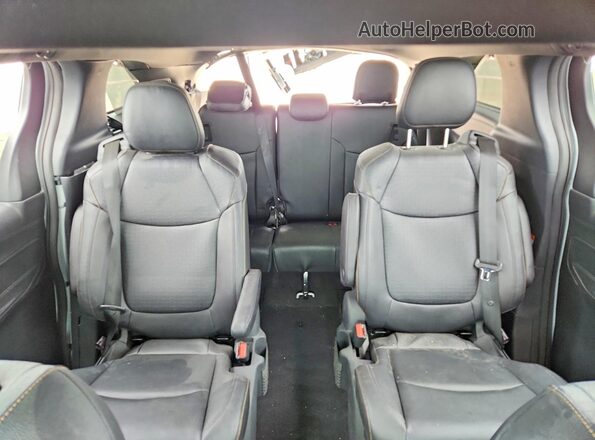 5TDCSKFC9TS227533 2026 TOYOTA SIENNA White Vista de los asientos traseros
