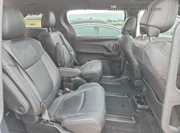 5TDCSKFC9TS227533 2026 TOYOTA SIENNA White Vista interior trasera