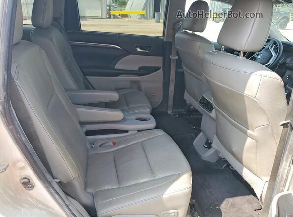 5TDDCRFH2GS018453 2016 TOYOTA HIGHLANDER White Widok wnętrza z tyłu