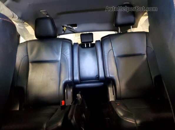 5TDDGRFH7JS042744 2018 TOYOTA HIGHLANDER Белый Вид задних сидений