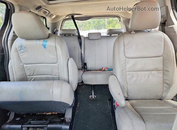 5TDDK3DCXGS132675 2016 TOYOTA SIENNA Blue Widok tylnych siedzeń