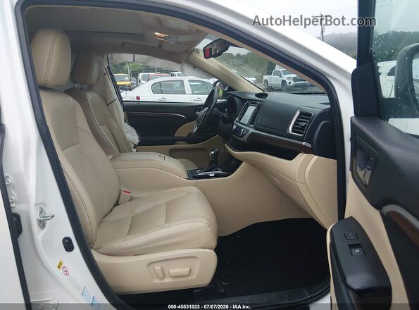5TDDKRFHXGS290218 2016 TOYOTA HIGHLANDER White Front interior view