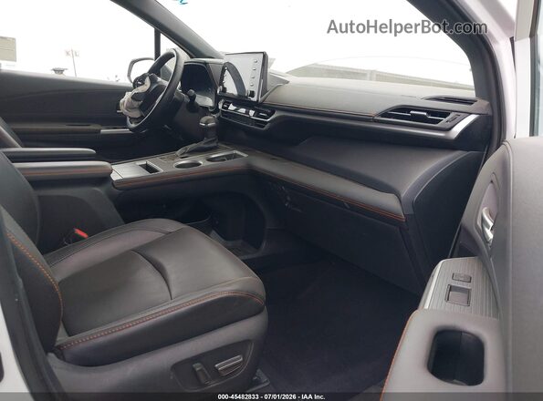 5TDDRKEC2MS068244 2021 TOYOTA SIENNA White Front interior view