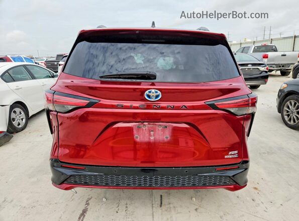 5TDDRKEC3PS159432 2023 TOYOTA SIENNA Red უკანა ხედი