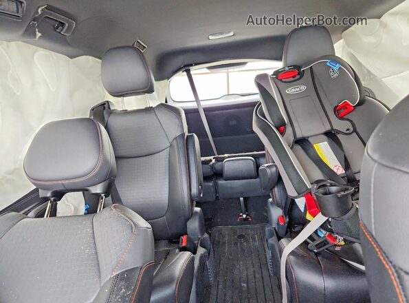 5TDDRKEC3PS159432 2023 TOYOTA SIENNA Red უკანა სავარძლების ხედი