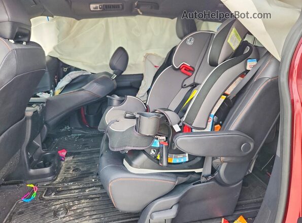 5TDDRKEC3PS159432 2023 TOYOTA SIENNA Red უკანა სალონის ხედი