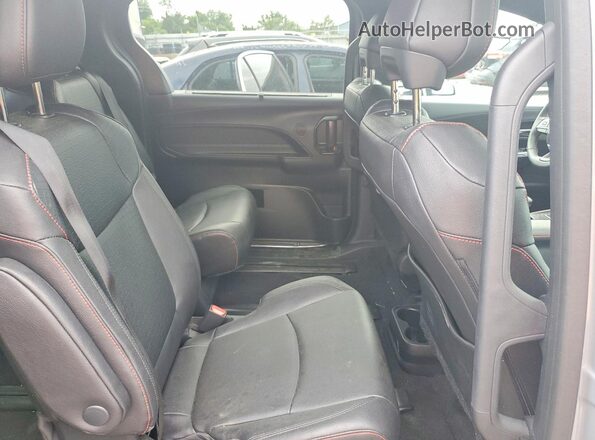 5TDDSKFC1SS198368 2025 TOYOTA SIENNA Silver Вид задньої частини салону