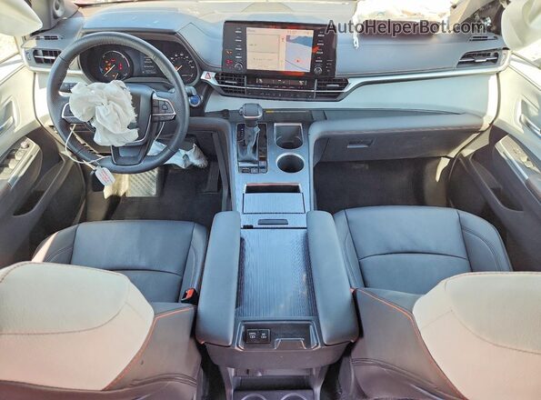 5TDDSKFC3RS146332 2024 TOYOTA SIENNA Silver Widok deski rozdzielczej