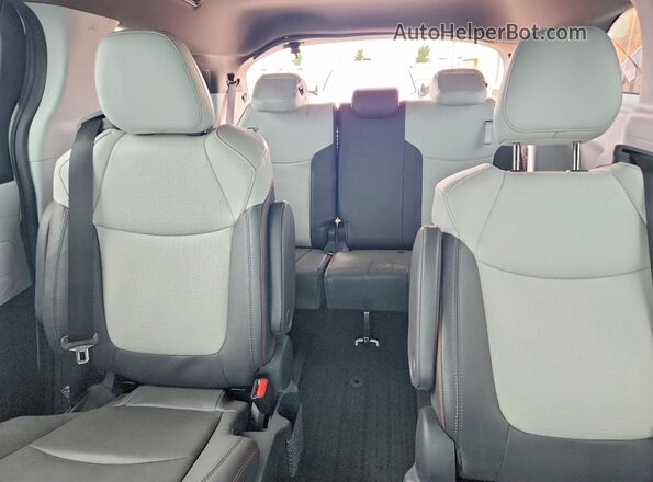 5TDDSKFC6RS136734 2024 TOYOTA SIENNA White Widok tylnych siedzeń