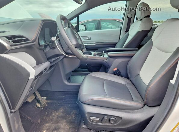 5TDDSKFC6RS136734 2024 TOYOTA SIENNA White Widok wnętrza z przodu