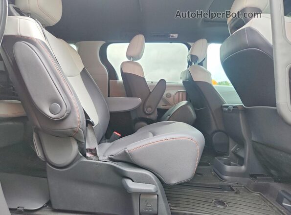 5TDDSKFC9RS144052 2024 TOYOTA SIENNA Red უკანა სავარძლების ხედი