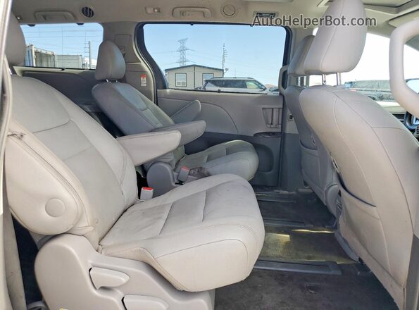 5TDDZ3DC1HS146767 2017 TOYOTA SIENNA Gray უკანა სავარძლების ხედი