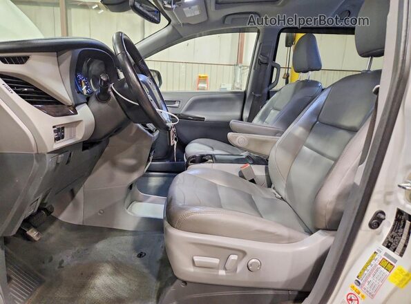 5TDDZ3DC1JS194968 2018 TOYOTA SIENNA White Սալոնի դիմացի տեսք