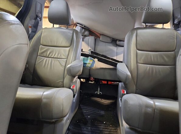 5TDDZ3DC1JS194968 2018 TOYOTA SIENNA White Հետևի նստատեղերի տեսք