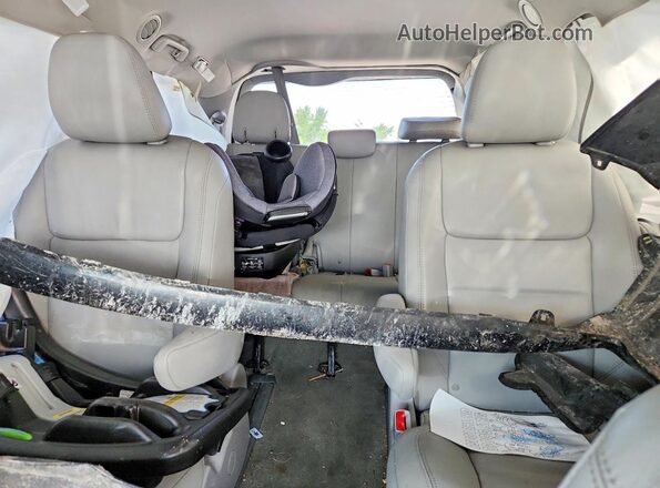 5TDDZ3DC2HS174058 2017 TOYOTA SIENNA Black Rear seats view
