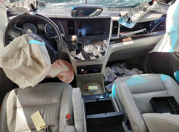 5TDDZ3DC2HS174058 2017 TOYOTA SIENNA Black Dashboard view