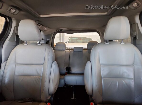 5TDDZ3DC2JS204990 2018 TOYOTA SIENNA White Vista de los asientos traseros