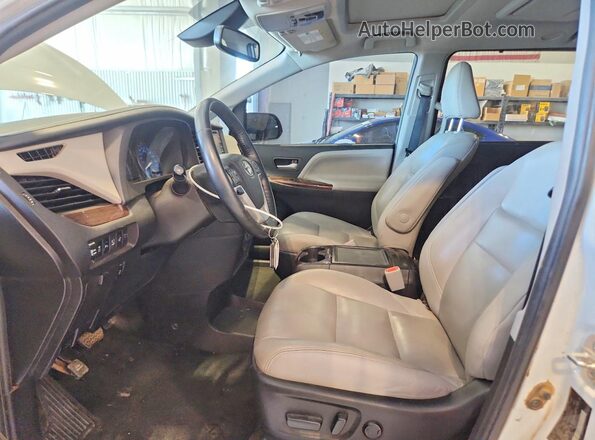 5TDDZ3DC2JS204990 2018 TOYOTA SIENNA White Vista interior delantera