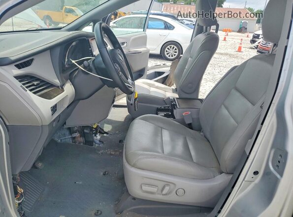 5TDDZ3DC2LS233862 2020 TOYOTA SIENNA Silver Widok wnętrza z przodu