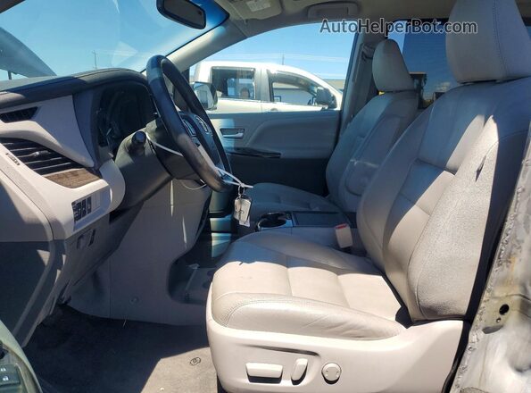 5TDDZ3DC3HS160721 2017 TOYOTA SIENNA Blue წინა სალონის ხედი