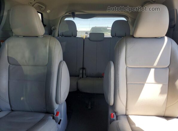 5TDDZ3DC3HS160721 2017 TOYOTA SIENNA Blue უკანა სავარძლების ხედი