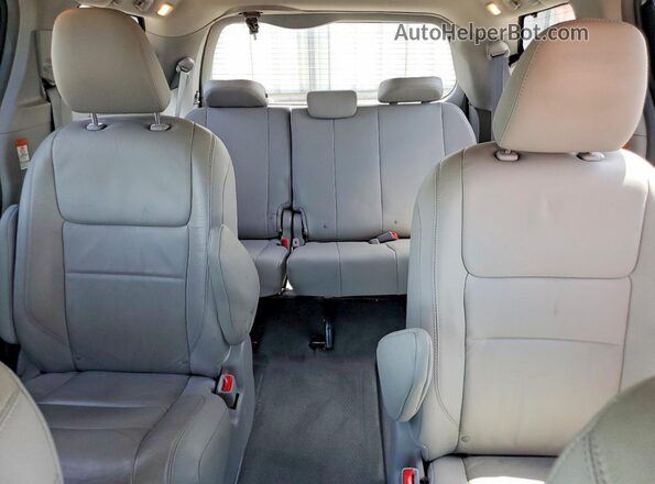 5TDDZ3DC3HS170553 2017 TOYOTA SIENNA Charcoal Հետևի նստատեղերի տեսք