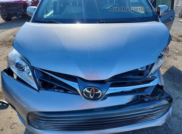 5TDDZ3DC3JS199816 2018 TOYOTA SIENNA Silver Widok komory silnika