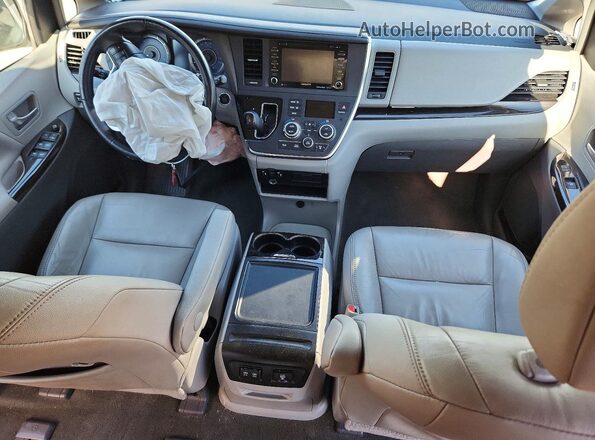 5TDDZ3DC3JS199816 2018 TOYOTA SIENNA Silver Widok deski rozdzielczej