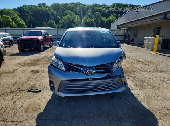 5TDDZ3DC3JS199816 2018 TOYOTA SIENNA Silver Widok z przodu
