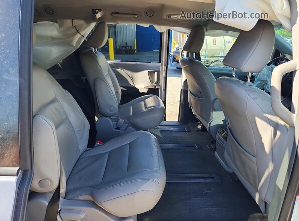 5TDDZ3DC3JS199816 2018 TOYOTA SIENNA Silver Widok wnętrza z tyłu
