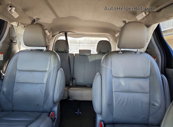 5TDDZ3DC3JS199816 2018 TOYOTA SIENNA Silver Widok tylnych siedzeń