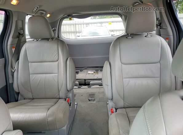 5TDDZ3DC3JS206294 2018 TOYOTA SIENNA Silver Vista de los asientos traseros