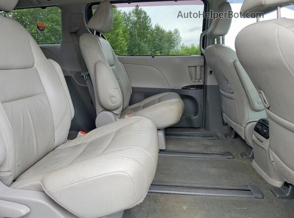 5TDDZ3DC3JS206294 2018 TOYOTA SIENNA Silver Vista interior trasera