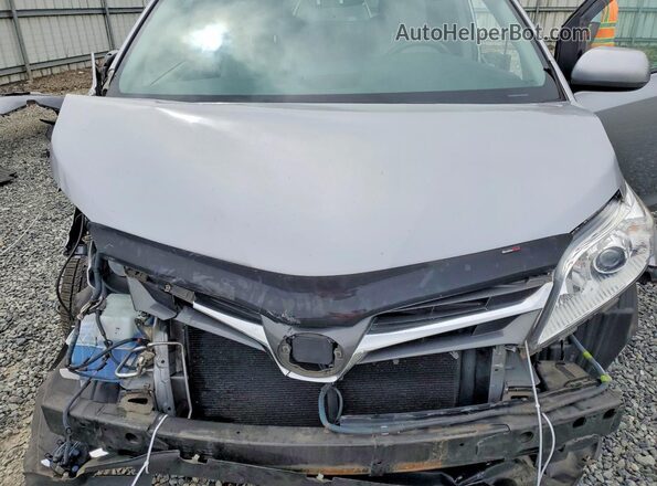 5TDDZ3DC3JS206294 2018 TOYOTA SIENNA Silver Vista del compartimento del motor