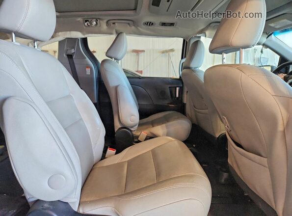 5TDDZ3DC5HS156489 2017 TOYOTA SIENNA White Widok wnętrza z tyłu