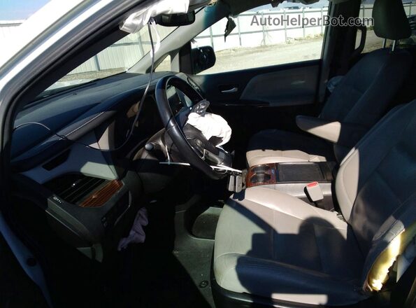 5TDDZ3DC5HS156489 2017 TOYOTA SIENNA White Widok wnętrza z przodu